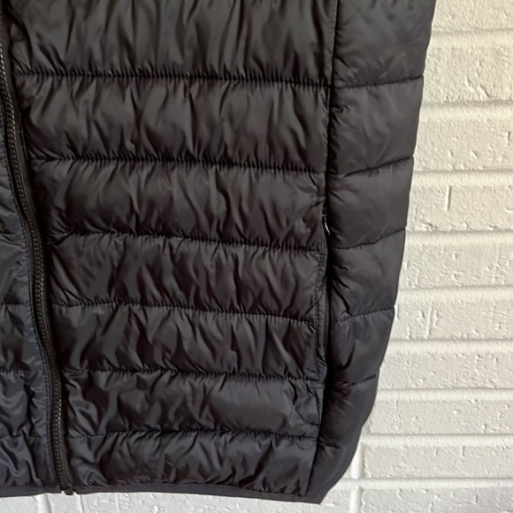 Old Navy Quilted Vest - Picture 4 of 8